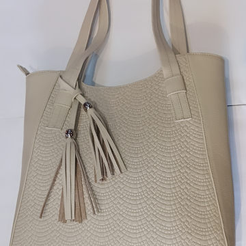 Bolso largo con adorno